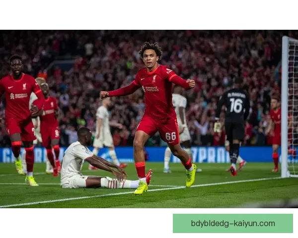 阿什拉夫头球威胁持续显现，表现稳健引人关注