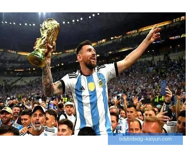 阿尔巴与梅西配合默契状态回暖，助力球队进攻效率提升