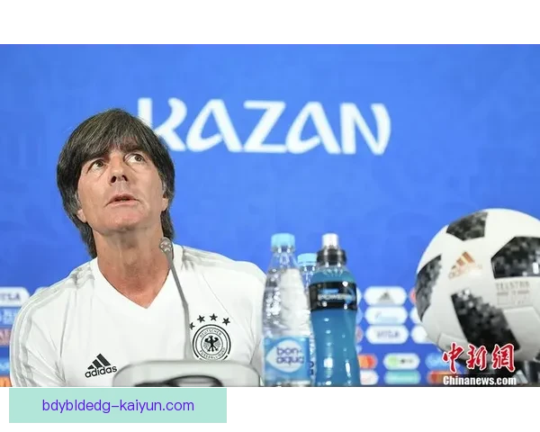 勒夫带领球队在关键比赛中的战术调整与表现分析